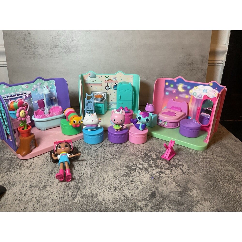 Dreamworks Gabby’s Dollhouse 3 Deluxe Rooms Bedroom, Bathroom, & Kitchen Lot